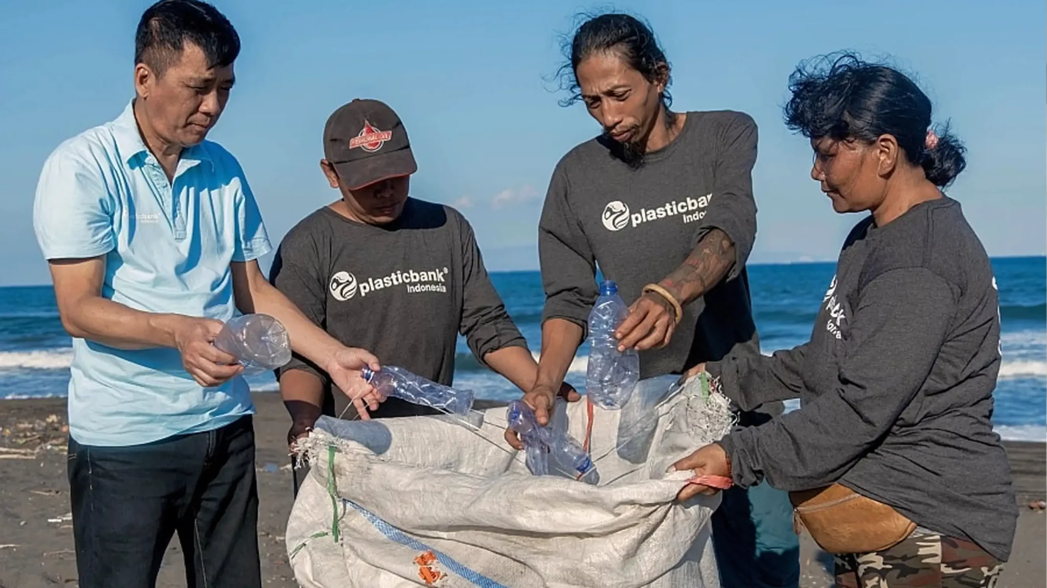 CooperVision-und-Plastic-Bank-Ein-gemeinsamer-Schritt-gegen-Plastikmuell-2048x1152